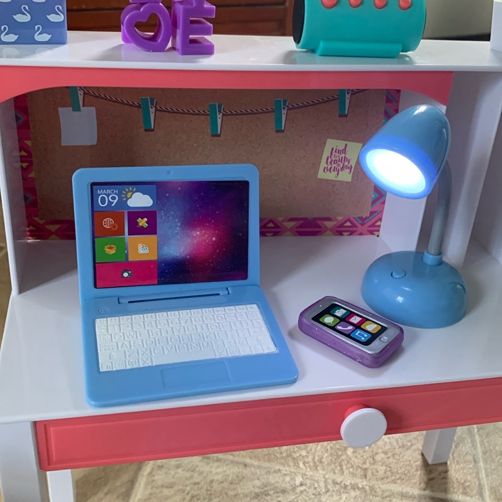 18” Doll Desk Set. 12 pieces. - Picture 4 of 7